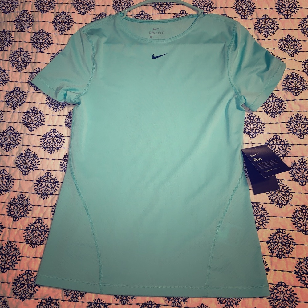 Nike Workout Top !
